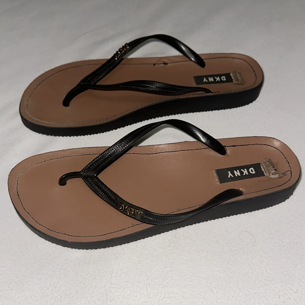 DKNY Madi Black Flip Flop Sandals Size 8.5